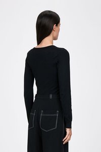 Veronika Maine Long Sleeve V-Neck Knit