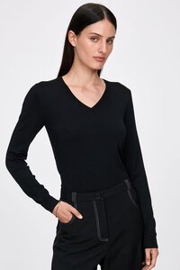 Veronika Maine Long Sleeve V-Neck Knit