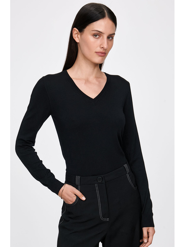 Veronika Maine Long Sleeve V-Neck Knit