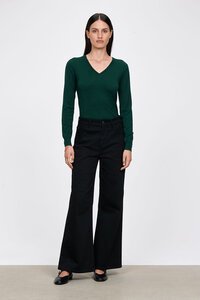 Veronika Maine Long Sleeve V-Neck Knit