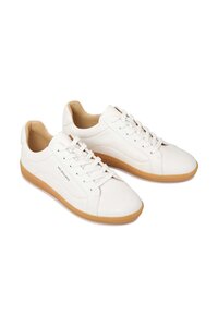 EOS Melbourne Sneaker