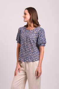 Oh Three Volume Sleeve Scoop Hem Floral Top