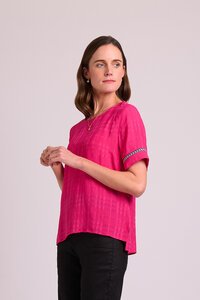 Oh Three Rib Trim Step Hem Check Top