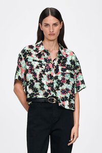 Veronika Maine European Capri Floral Shirt