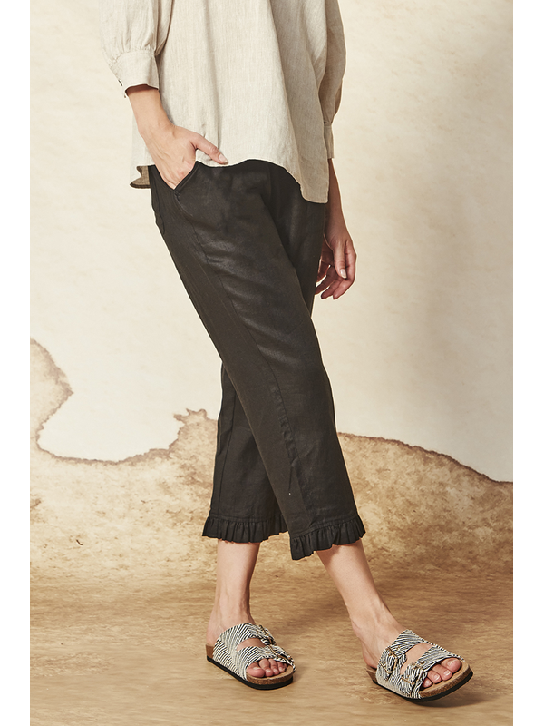 Verge Frill Capri Pant