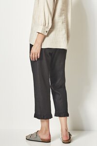 Verge Frill Capri Pant