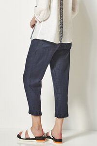 Verge Frill Capri Pant