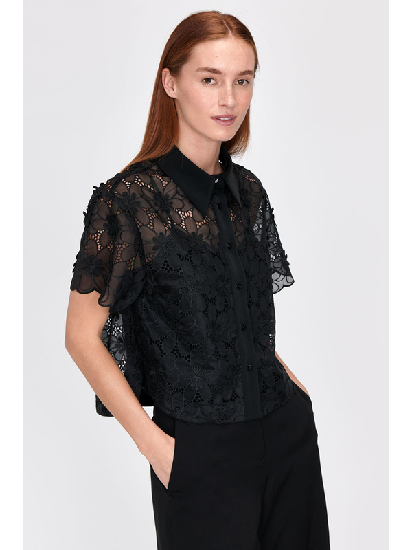 Veronika Maine Daisy Embroidery Shirt