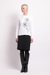 Memo Sketch Embroidery Jumper