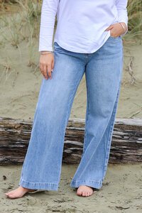 Wakee High-Waist Wide Leg Jean