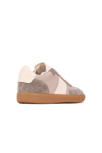 EOS Antigo Sneaker